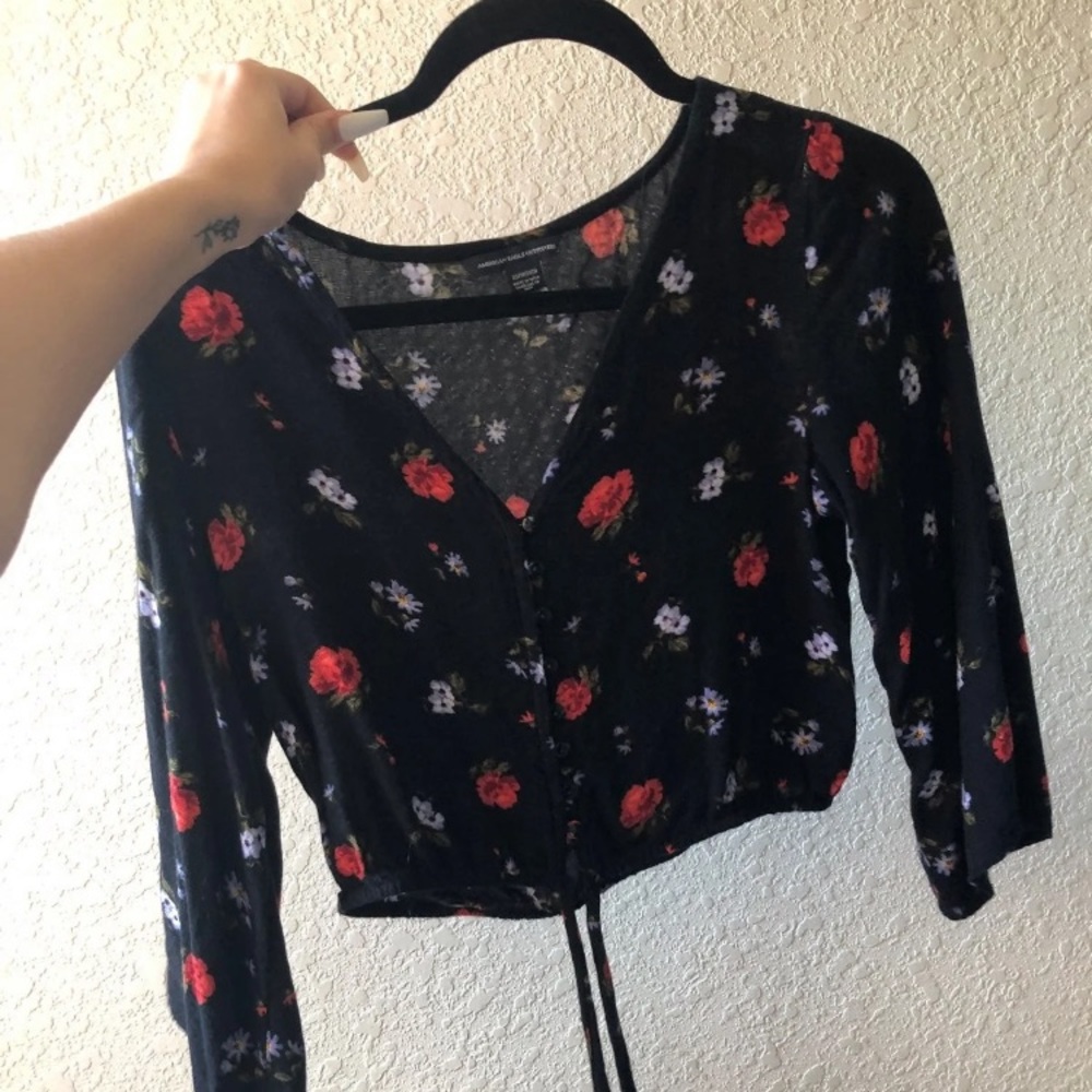 American Eagle tie front crop top